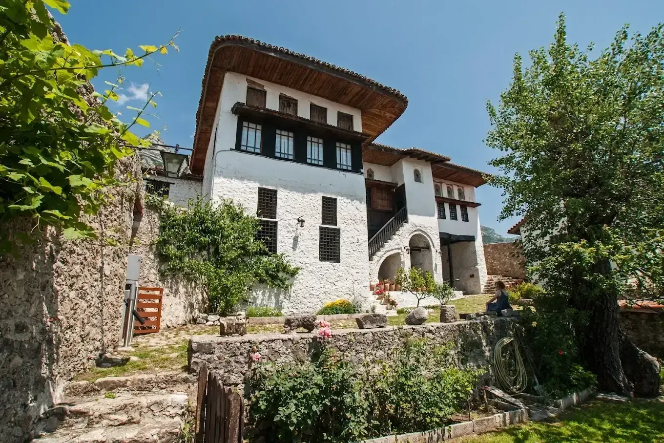 Krujë Burg, Alter Basar & Verborgene Pfade — photo 9, Krujë Albania
