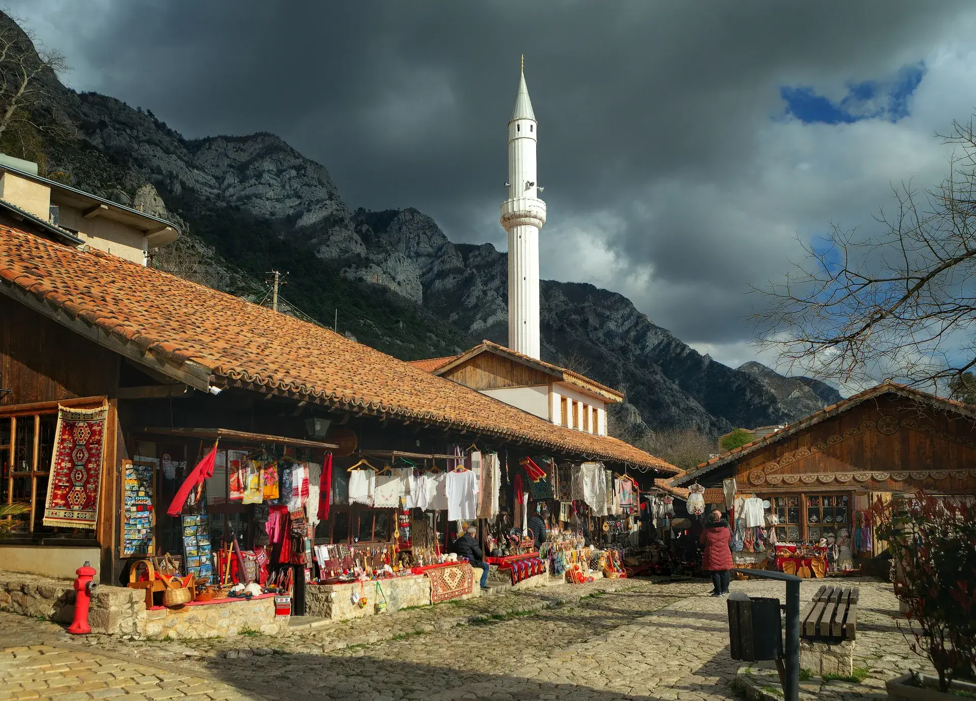The bazaar mosque and its minaret