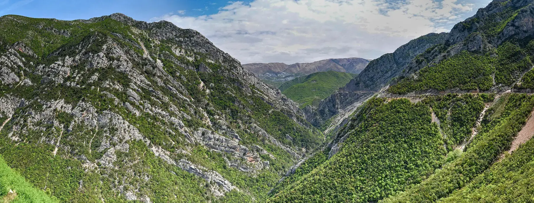 A limestone gorge in Qafshtama