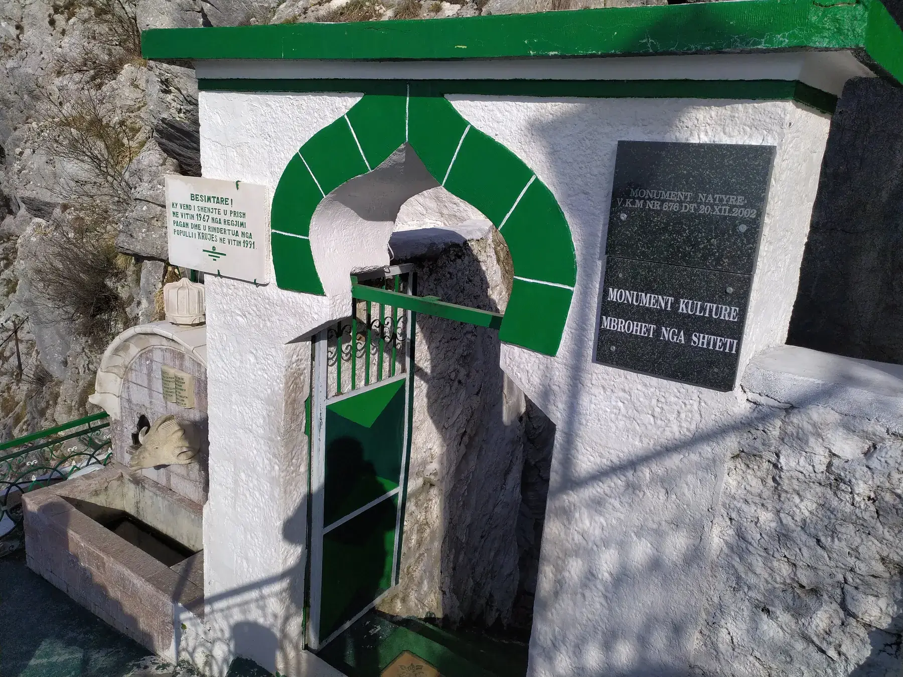 The entrance to the cave of Sari Salltik