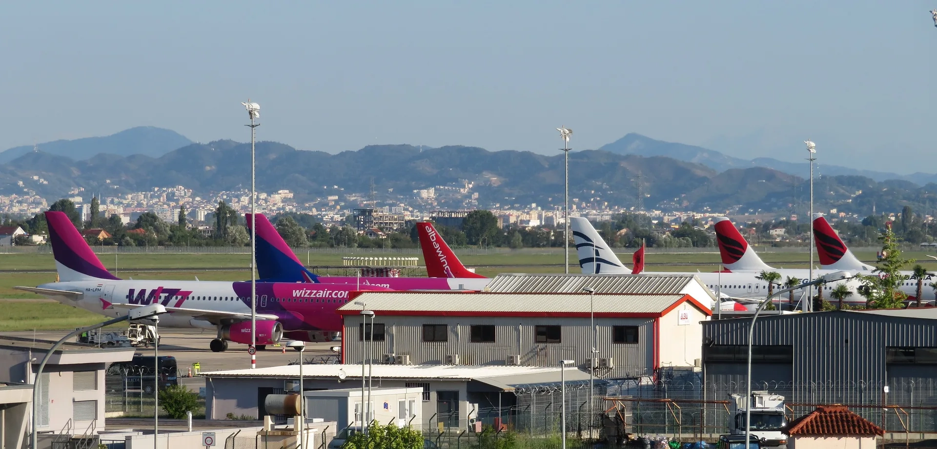 De Krujë à Tirana et à l'aéroport, dans les deux sens